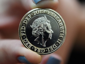 Пускат монети с нов портрет на кралица Елизабет II