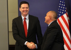 Шефът на ФБР: Интернет ни направи съседи