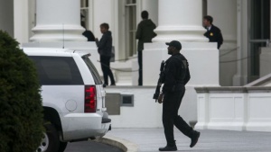 Количка за сандвичи вдигна на крак охраната на Белия дом