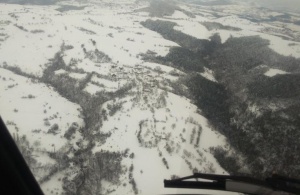 Вертолет облетя снежното бедствие в Смолян и Кърджали (Снимки)