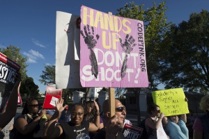 Демонстранти излязоха на бдение за мир в американския град Фъргюсън