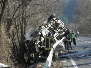 Тежка катастрофа затвори Е-79 край Благоевград, има загинал