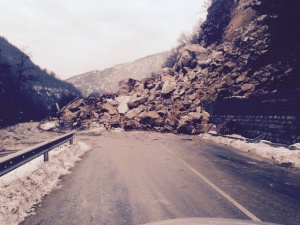 Пътят Асеновград-Смолян остава затворен до неделя