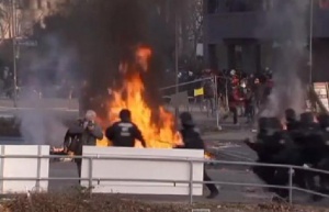 350 души са арестувани при сблъсъци във Франкфурт (Видео)