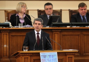 Президентът инициира референдум по изборните права заедно с местния вот