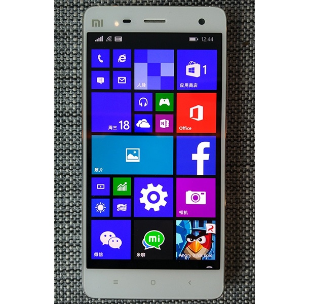 Софтуер на Microsoft превръща Android телефони в такива с Windows 10