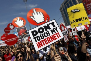 Нов закон слага пръст върху интернет в Турция