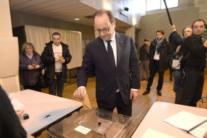 Над 4000 депутатски мандата разпределят днешните избори във Франция