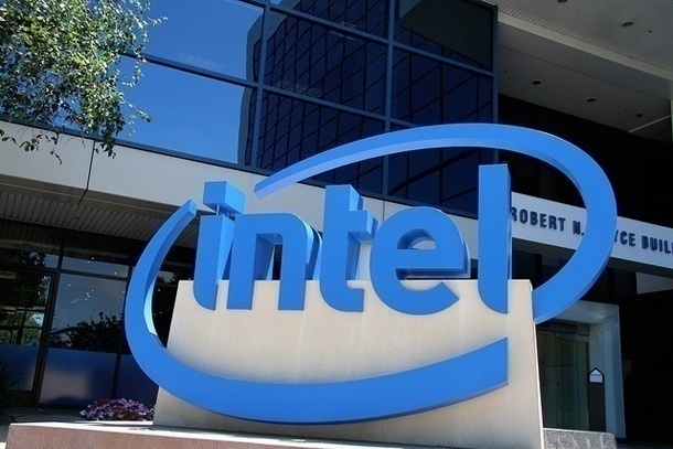 Intel преговаря да купи Altera