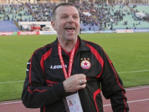 Стойчо Младенов напуснал за неизплатени възнаграждения