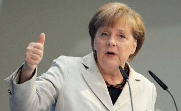 Гърция трябва да остане в еврозоната, смята Меркел