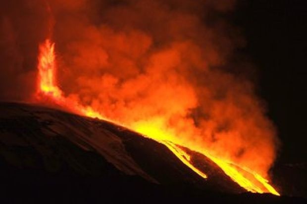 Вулканът Виларика изригна в Чили, евакуират над 3000 души