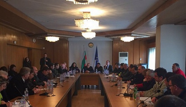 Заради бедствието: Борисов събра оперативен щаб