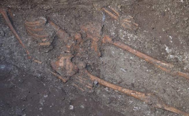 Намериха огромен скелет в центъра на Варна (СНИМКИ)