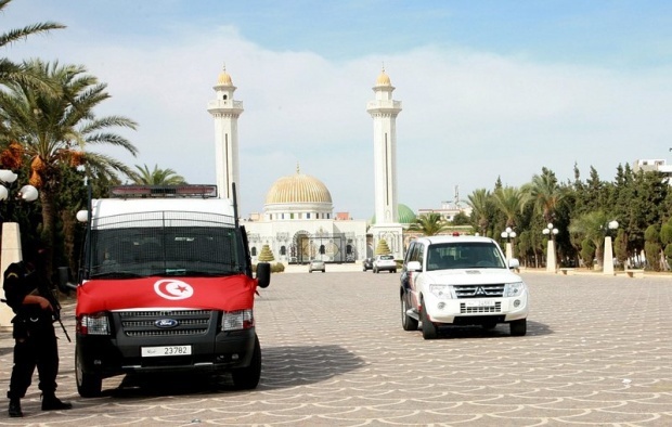 Терористите, открили стрелба в Тунис, са били въоръжени с автомати "Калашников"
