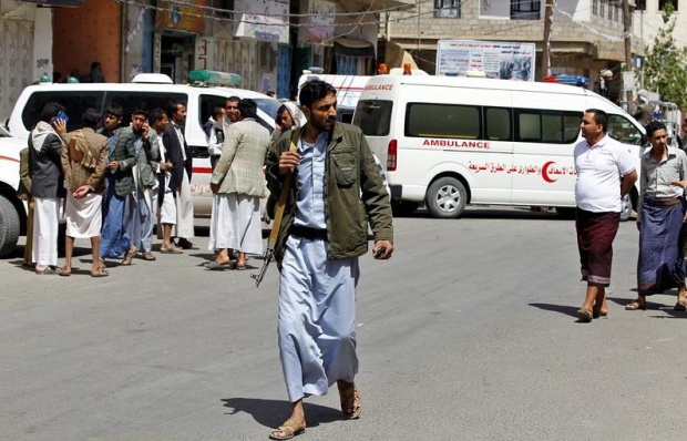 55 души загинаха при троен атентат в Сана