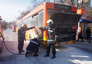 Автобус пламна във Варна (СНИМКИ)