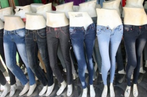 "Ислямска държава" забрани тесните дънки, затвор грози нарушителите