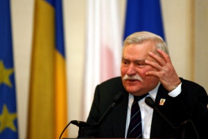 Лех Валенса призова Запада "да изплаши Путин с оръжия"