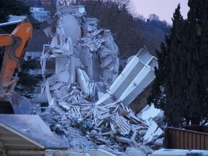 Цяла нощ търсене - без следа от  затрупаните работници, установиха самоличностите им