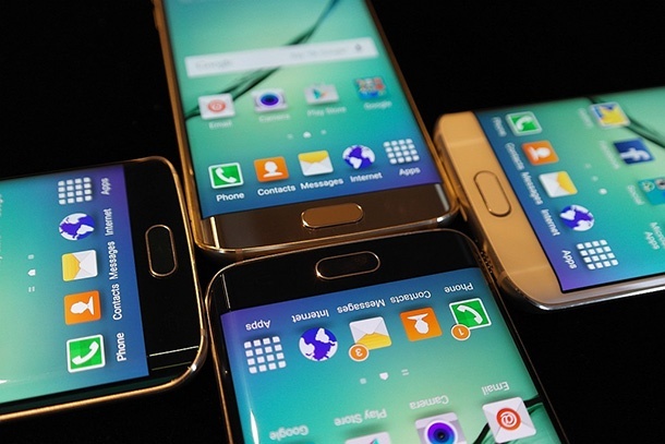 Samsung очаква рекордни доставки на Galaxy S6, недостиг от S6 edge