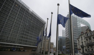 ЕК: Не разглеждаме излизане на Гърция от еврозоната