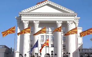 Бомба избухна на метри от Министерски съвет в Скопие