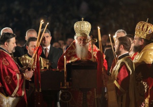 С пламъка на възкръсналата радост