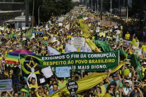 700 000 протестиращи в Бразилия (СНИМКИ)