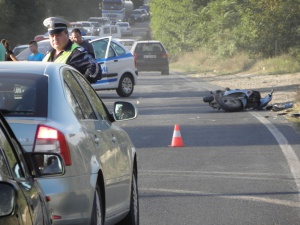 Моторист загина на пътя край Струмяни