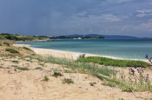 Бетонните плочи до плажа Корал са законни, твърди кметът на Царево
