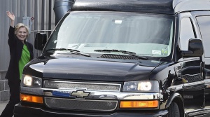 Резил: Хилъри с 2 млн. фалшиви последователи в Туитър