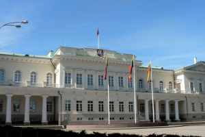 Камикадзе заплаши да се взриви пред двореца в Литва