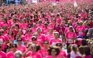 12 хиляди жени тичат срещу рака на гърдата (СНИМКИ)