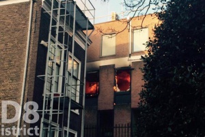 Пламна сградата на британското посолство в Хага