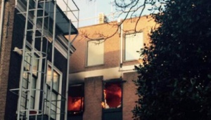 Арестуваха мъж за пожара в британското посолство в Хага