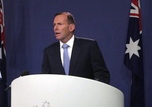 Премиерът на Австралия пресушава халба бира за 7 сек. (ВИДЕО)