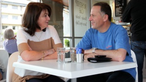 Премиерът на Нова Зеландия скубел редовно келнерка, най-накрая се извинил (ВИДЕО)