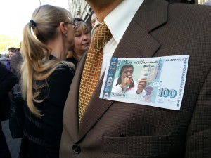 Протестиращи събират стотинки за Вежди Рашидов