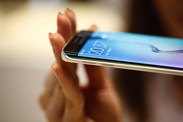 Samsung производството на Galaxy S6 edge заради високото търсене