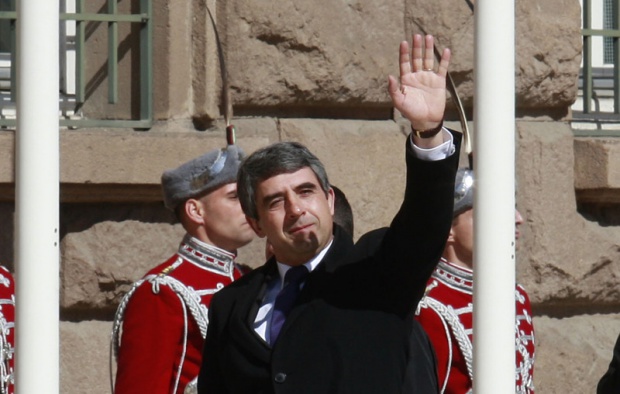 Президентът свиква Съвета за национална сигурност заради армията