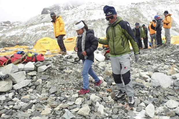 Загиналите в Непал - 2500, нови 19 жертви на лавина намериха под Еверест
