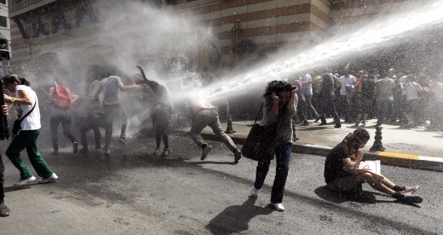 Оправдаха всичките 26 активисти от протести срещу Едроган през 2013 г.