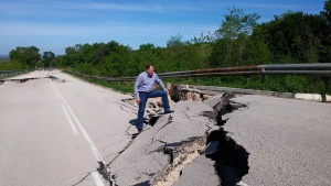Миков показва шокиращи снимки на пътя България - Сърбия
