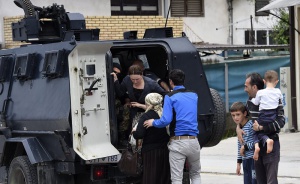 Нови ожесточени престрелки в Куманово, над града се носи пушек