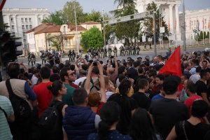 Евродипломат: Македонското правителство подценява ситуацията в републиката