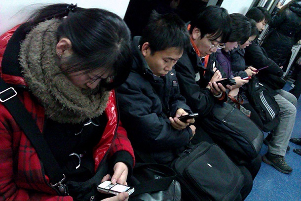 Продажбите на смартфони в Китай бележат спад за първи път от 6 години