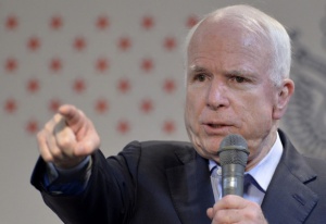 Джон Маккейн става съветник на Петро Порошенко