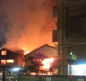 Два дървени хотела горяха едновременно в Токио, има жертви и десетки ранени