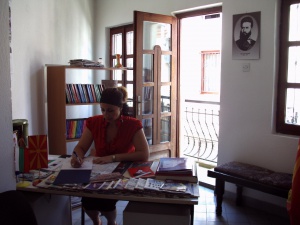 Маринела Петреска за Novinite.bg: Обикновените македонци не искат Груевски